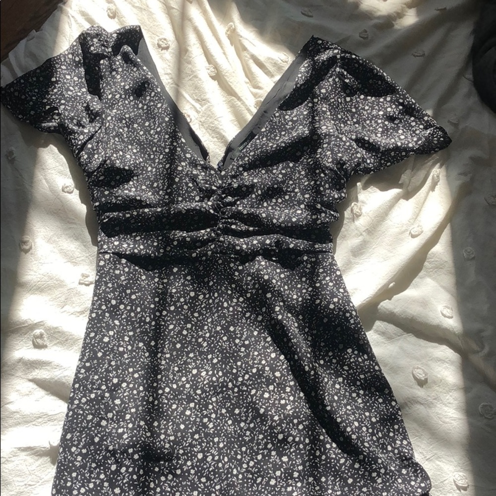 Deep-V Neck Floral Dress 🌺 NWOT